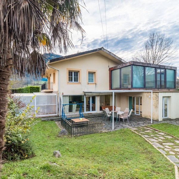 Villa with Mountain View, Private Terrace and Air Conditioning