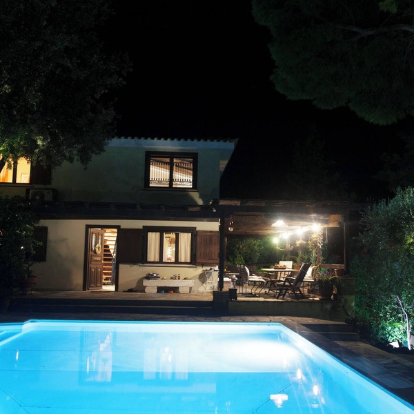 Villa with pool and basketball court, pet friendly