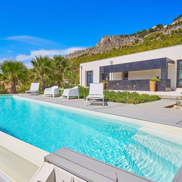 Villa with pool and sea view, 3 bedrooms Sciacca