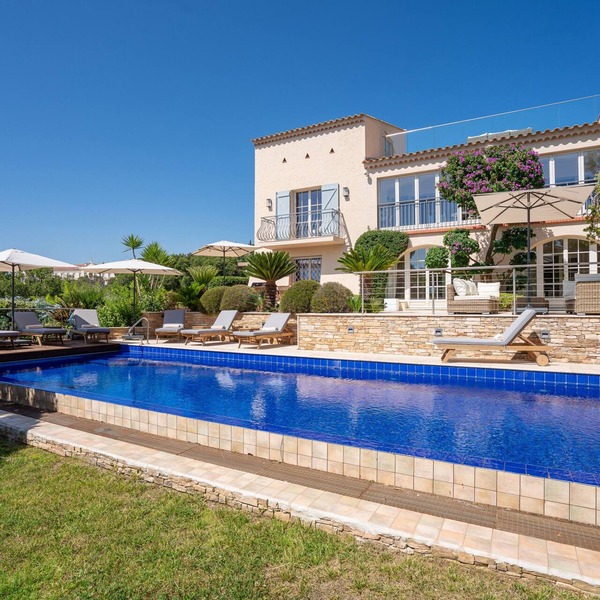 Villa with Pool, Vineyard and Sea Views in La Croix-Valmer