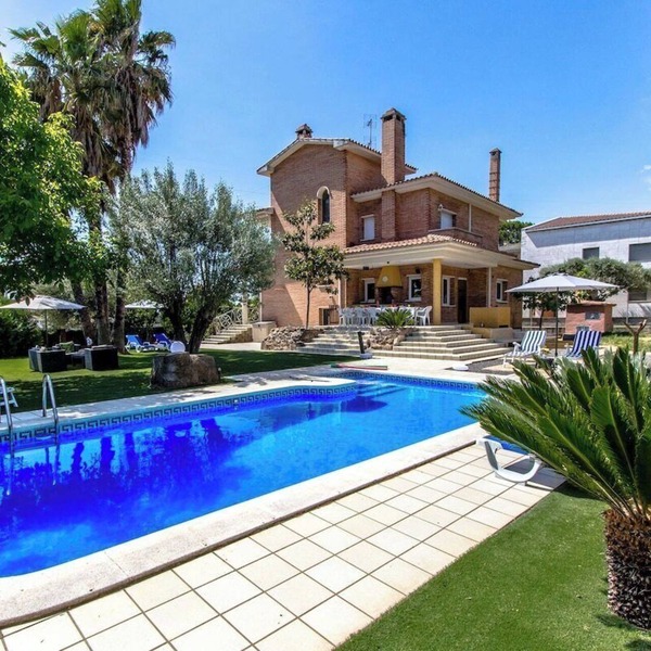 Villa with pool, garden & billiards near Barcelona