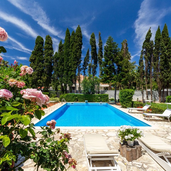 VILLA with pool in Mondello 15 people