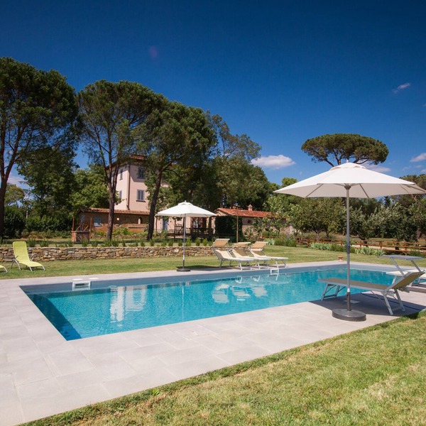Villa with private pool, 7bedrooms, in Tuscan country between Cortona and Arezzo