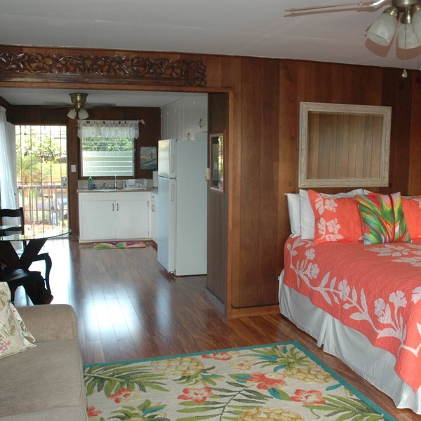Vintage Beachfront Studio Apartment Right On Charley Young Beach