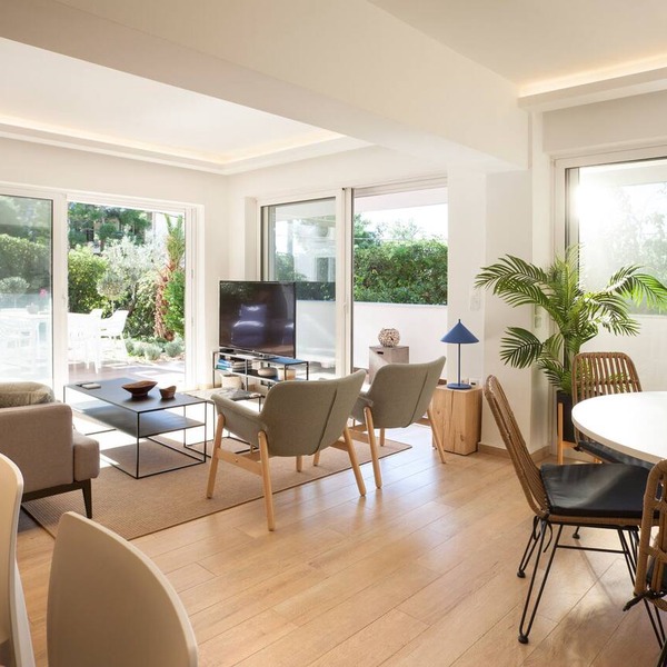 Vouliagmeni Beach Stylish house private garden