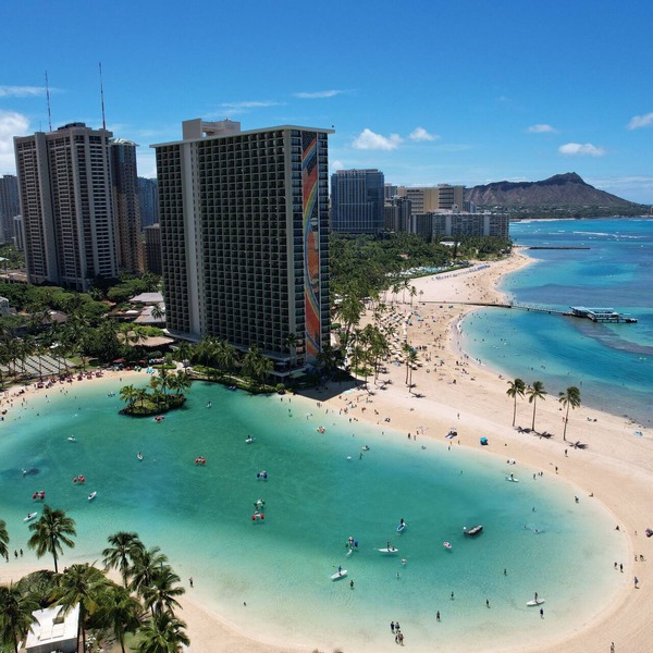 Waikiki Paradise - Steps to the Beach - Sleeps 5 + Free Parking - Full Amenities