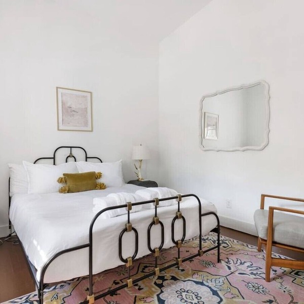Walk Everywhere Downtown - 1bed/1bath Charleston Retreat - Dining & Nightlife