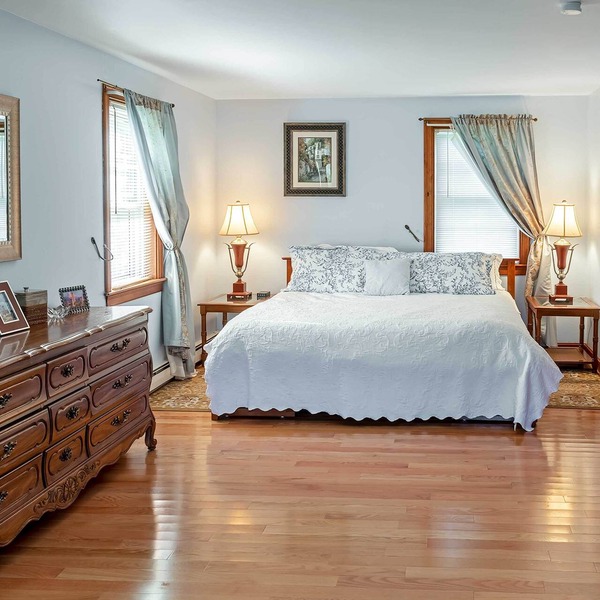 Walk to Beach & Main St: Dog-friendly Cape Cod Gem