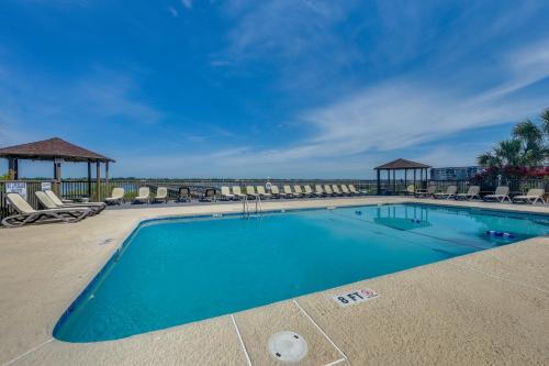 Walk to Beach & Marsh: Condo in Murrells Inlet