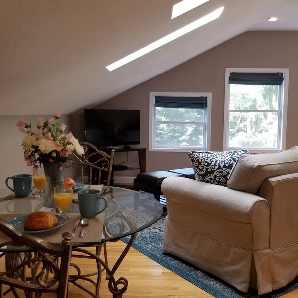 Walk to Everything! Large studio with hot tub in Black Mountain