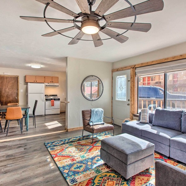 Walk to Main St & Riverfront Trail: Mtn-View Condo