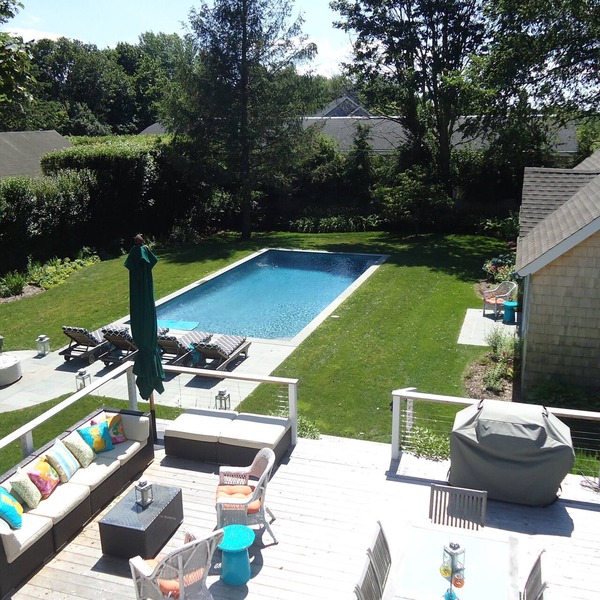 WALK TO MAIN STREET FROM HISTORIC BRIDGEHAMPTON COTTAGE