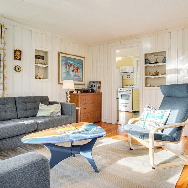 Walk to Monument Beach: Cape Cod Cottage w/Grill