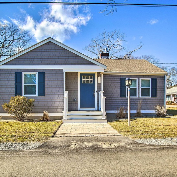 Walk to Shore: Updated Buzzards Bay Cottage!
