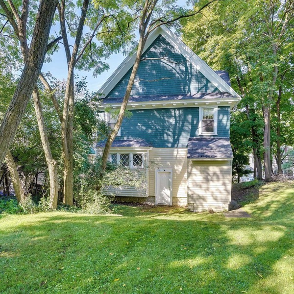 Walk to Syracuse Campus: Family-friendly Home!