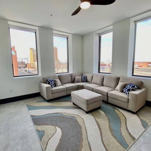 Walkable - Downtown Loft Unit 212 - Queen Bed