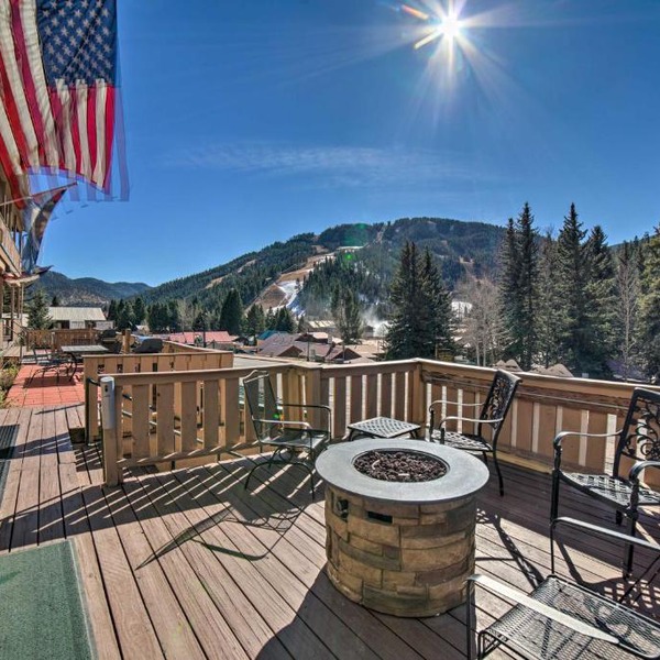 Walkable Location! Mtn-View Condo in Red River