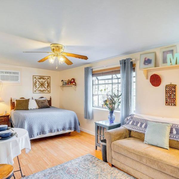 Walkable Studio w/Patio in Tucson!