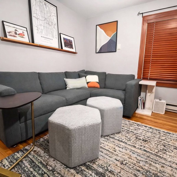 Walkable Uptown Condo, 2 bedroom with bidet