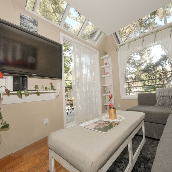 Walker's Paradise, charming safe, quiet,Queen Anne Hill garage parking Apt.