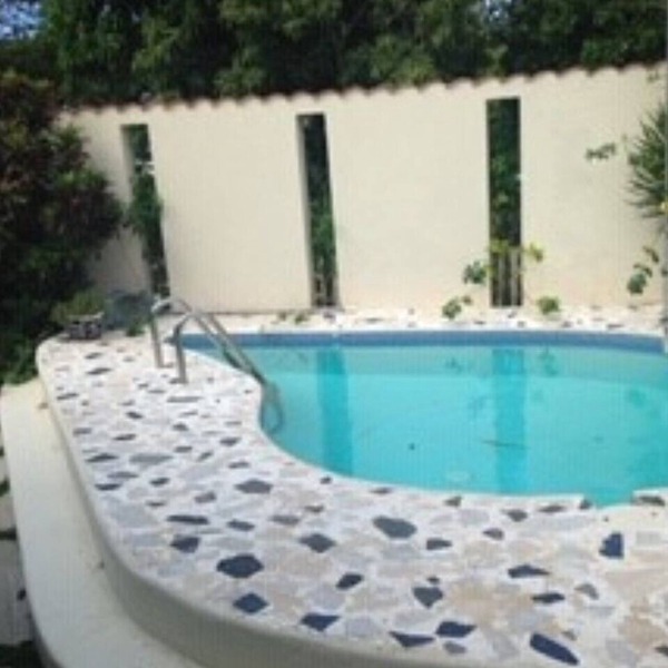 Walking distance to Gibbs Beach!!