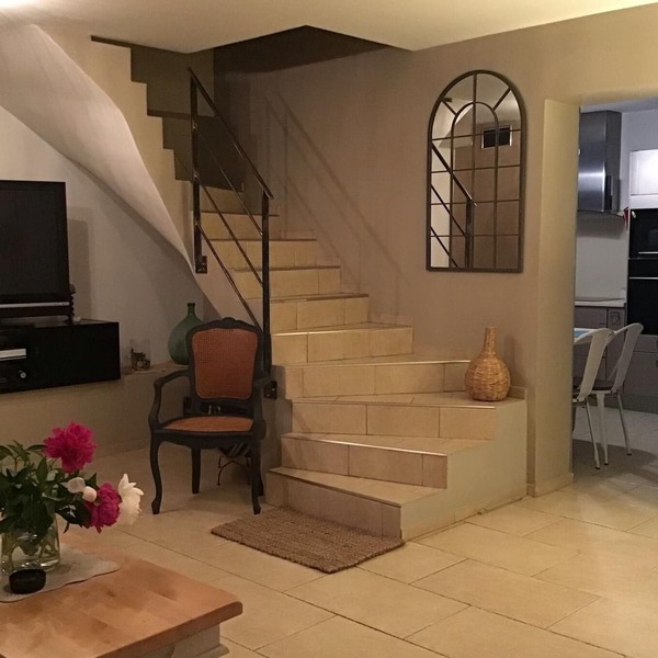 Warm, air-conditioned, 2-bedroom house 3 km from La Ciotat beaches.