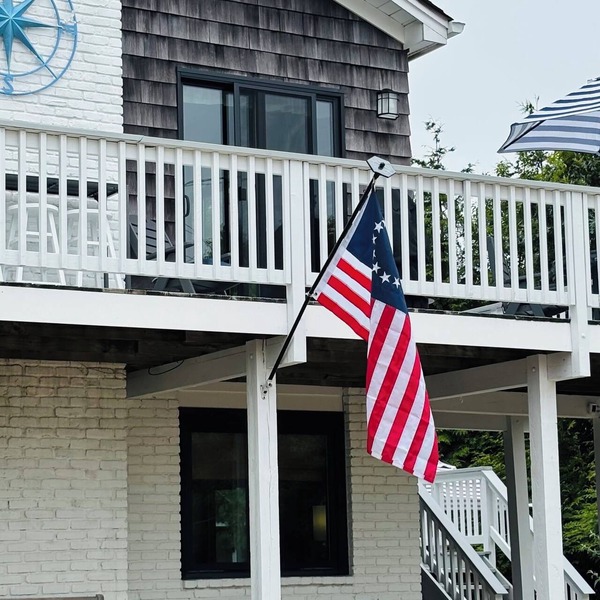 Warm, Inviting Beachhouse with Spa in Great Location of Montauk! RR-26-911