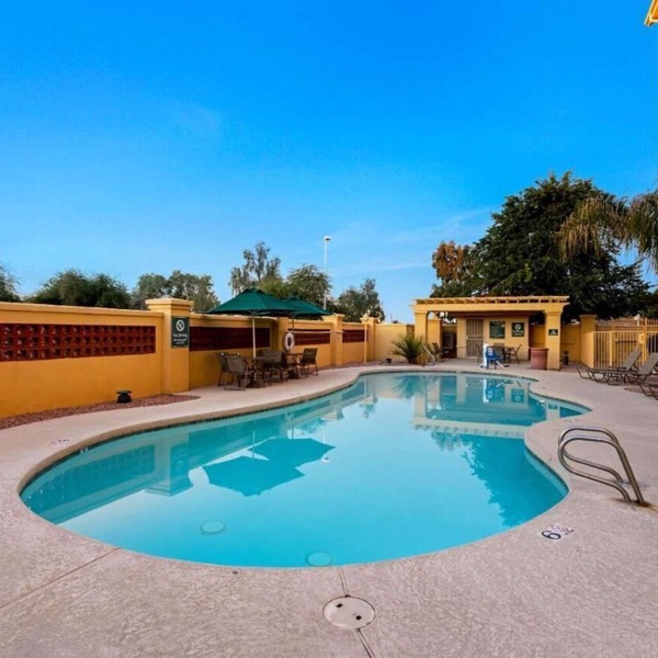 Warm & Welcoming: Your Mesa Escape with Family Features | Free Parking