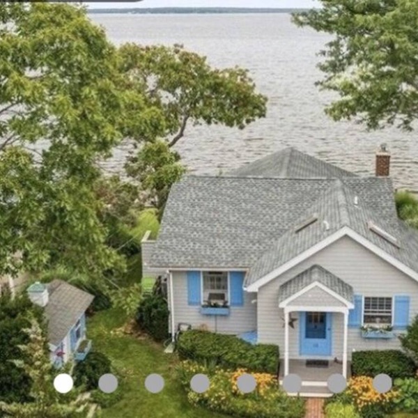 Water front Beautiful Beach cottage on Peconic Bay