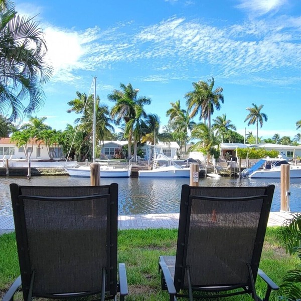 Water front condo with pool. Beautiful view. Walk to the beach.