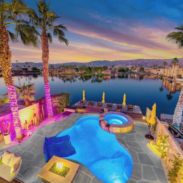 Water Front Luxury, Steam Room+Pool+Spa+BBQ, million dollar views, IG worthy❤️