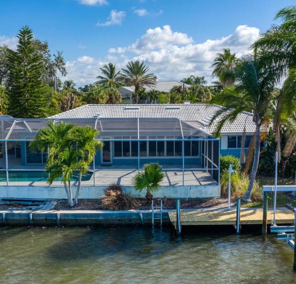 Water Front Private Pool Spa Home with Boat Docking Available home