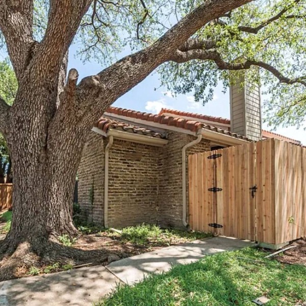 Waterfall Crossing: 1 BR/1.5BA Condo in Richardson