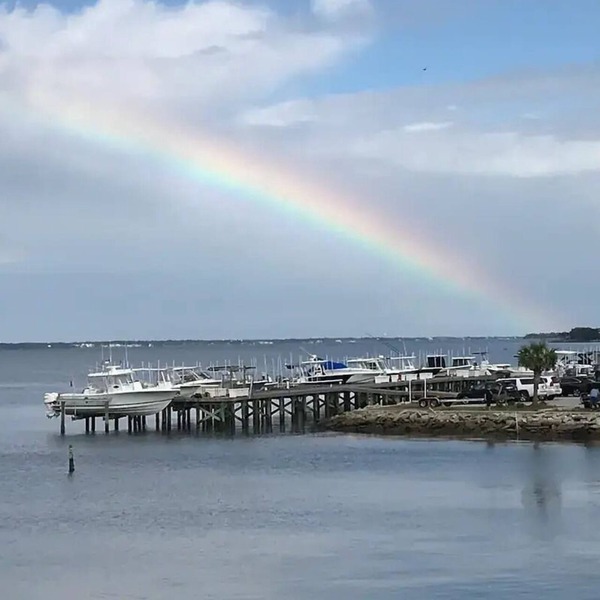 Waterfront 2-bedroom SF house at the NC coast. Pet friendly w/views of sound.