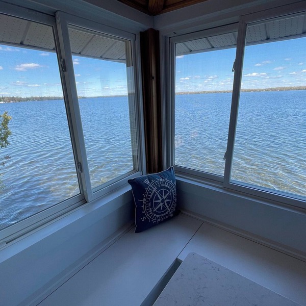 Waterfront 2-bedroom boathouse in Kirkfield with WiFi and AC