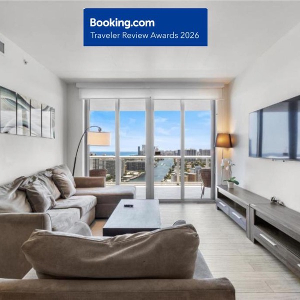 Waterfront 2 BR Luxury Apartment with Ocean views in Beachfront Resort - 25 min to FIFA!