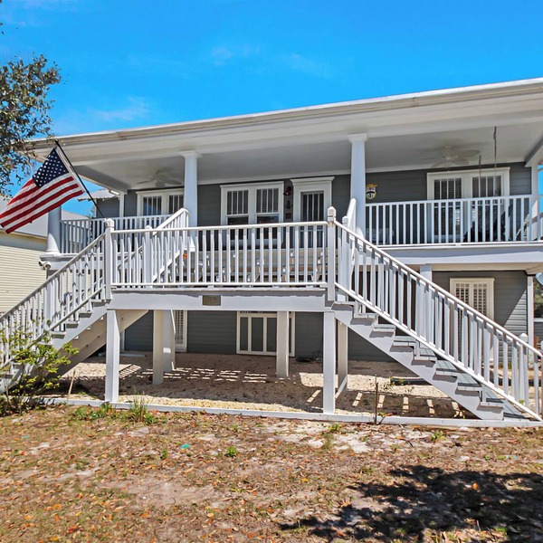 Waterfront 4 bedroom, 31/2 bath Beach House in beautiful Orange Beach Sleeps 12