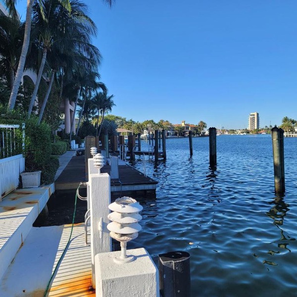 Waterfront- 4 BR 3 Bath, intercostal,pool,5 min walk to beach-8