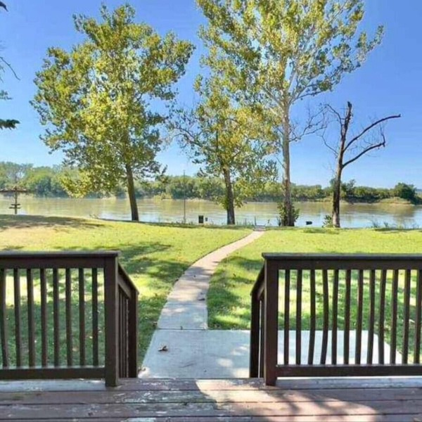 Waterfront 4BR House w/Sunset View & Fenced Yard