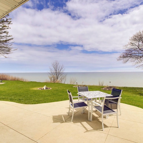 Waterfront Algoma Vacation Rental on Lake Michigan