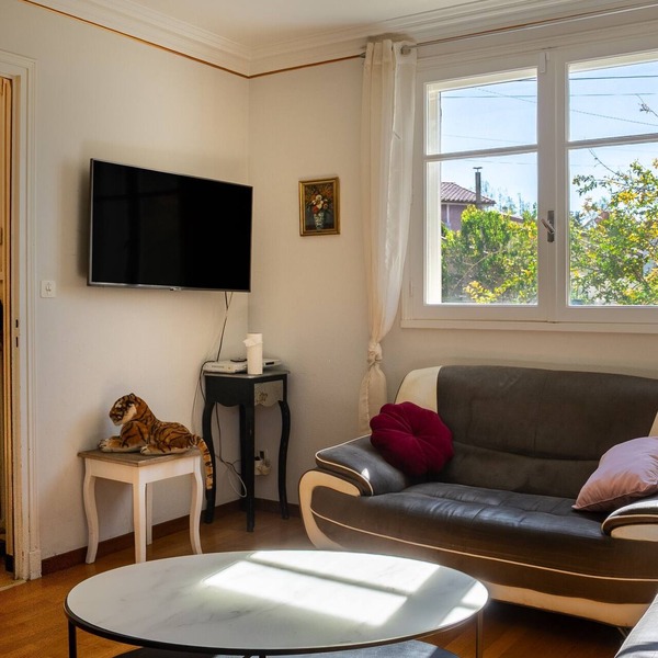 Waterfront Apartment with Garden