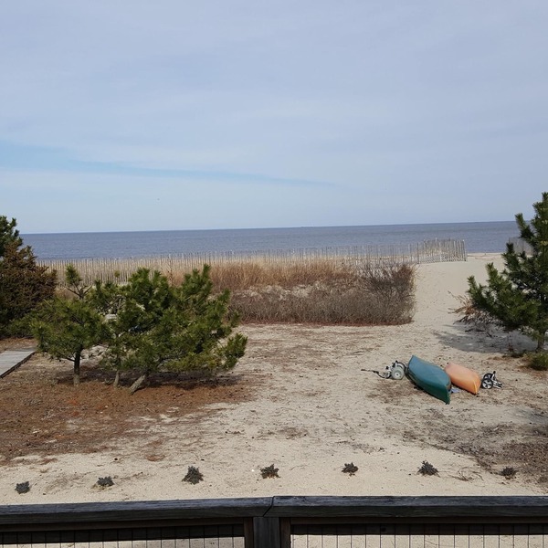 Waterfront Beach House! Secluded Retreat on the Bay.