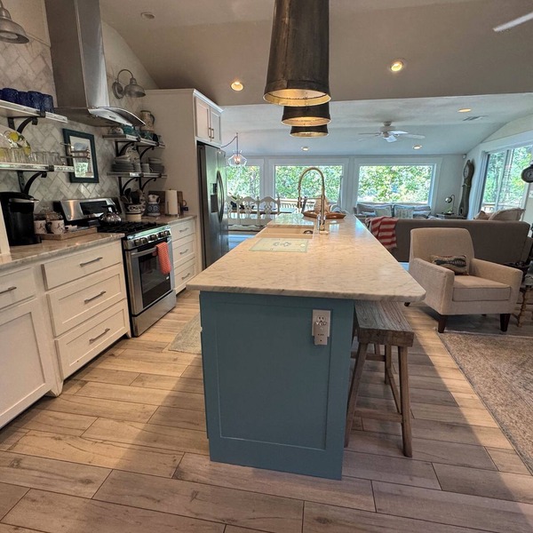 Waterfront beauty with dock and fireplace! Check in Bay! New Hot Tub!