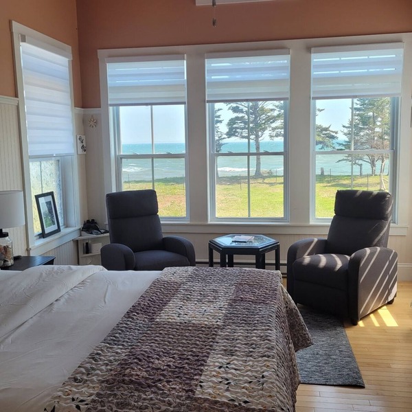 Waterfront bed and breakfast with mesmerizing views.