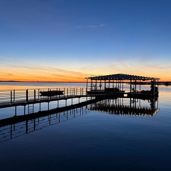 Waterfront-Best Views on Lake- HUGE Dock/Game Room