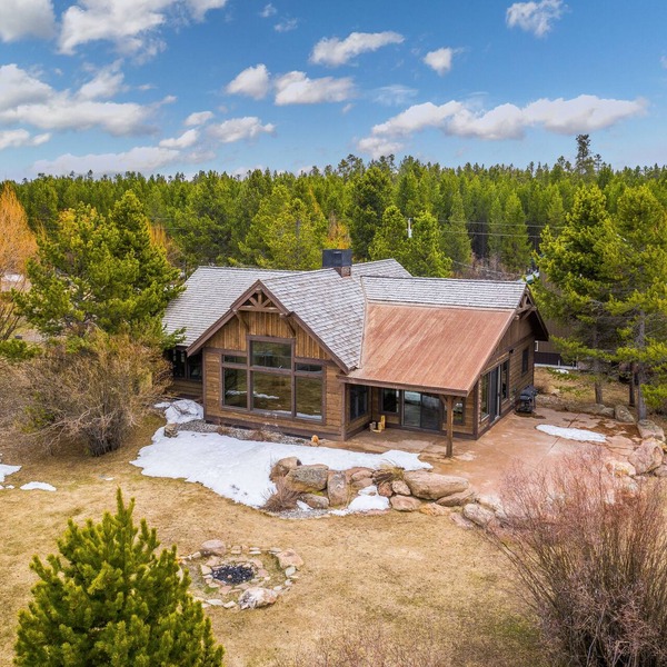 Waterfront cabin on Hebgen Lake, near fishing/boating & Yellowstone