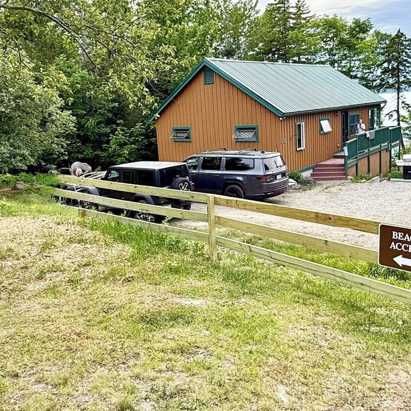 Waterfront Cabin with private beach. Minutes from Acadia National Park & Downtown Bar Harbor.