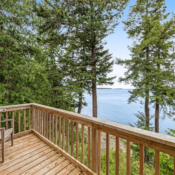 Waterfront cabin with hot tub, WiFi, deck, & wildlife views - dog-friendly