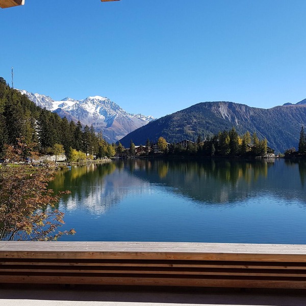 Waterfront chalet/villa with breathtaking views of the lake and mountains