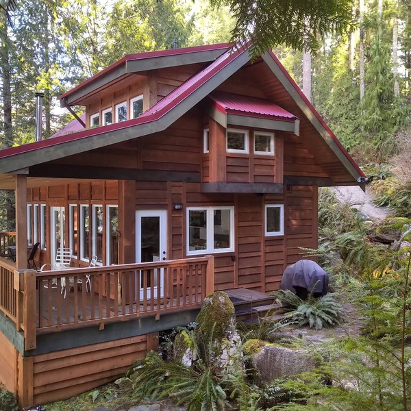 Waterfront Classic Cabin - Romantic Seclusion!